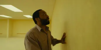 Chiwetel Ejiofor em Backrooms: Um Não-Lugar