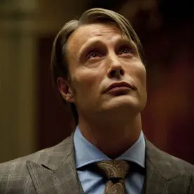 Mads Mikkelsen como Hannibal