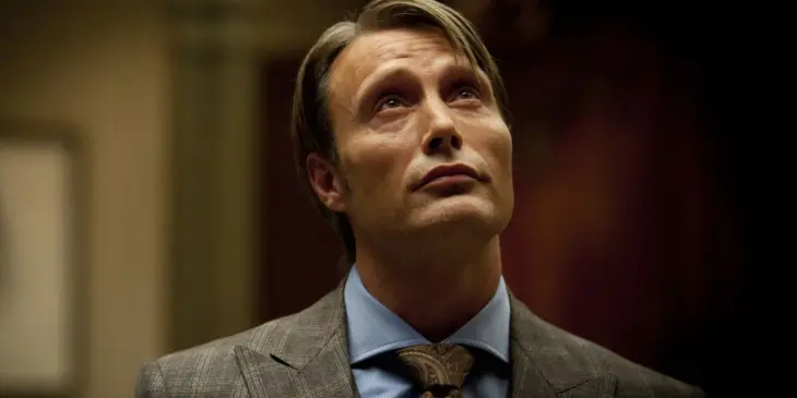 Mads Mikkelsen como Hannibal