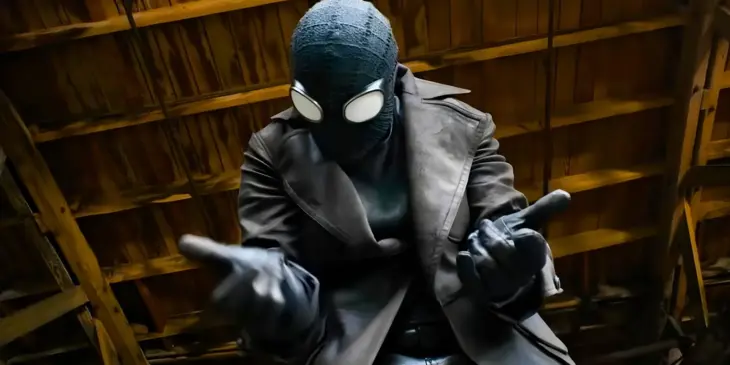 Ben Reilly usando poderes em Spider-Noir