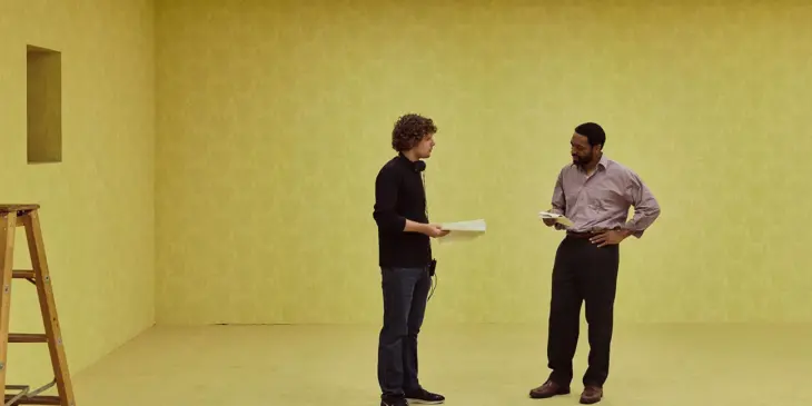 Kane Parsons e Chiwetel Ejiofor nos bastidores de Backrooms: Um Não-Lugar