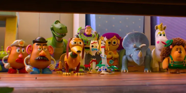 Brinquedos da Bonnie reunidos em Toy Story 5