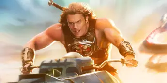 He-Man pilotando veículo em Mestres do Universo