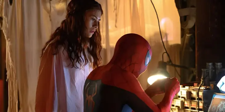 Zendaya e Tom Holland em Homem-Aranha Um Novo Dia
