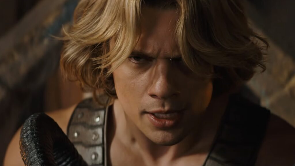 Nicholas Galitzine como He-Man em Mestres do Universo