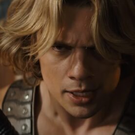 Nicholas Galitzine como He-Man em Mestres do Universo