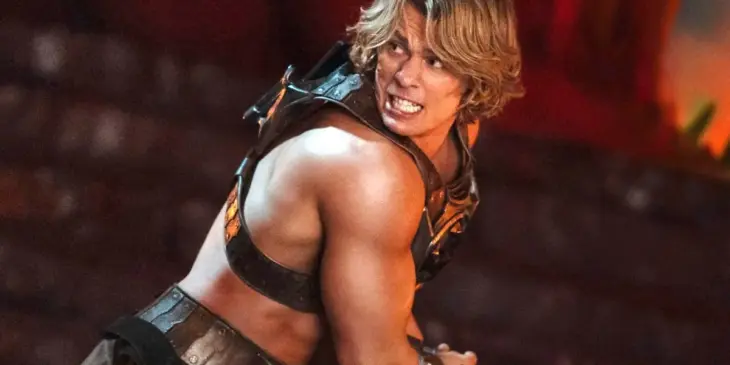 Nicholas Galitzine como He-Man em Mestres do Universo