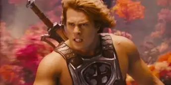 Nicholas Galitzine como He-Man em Mestres do Universo