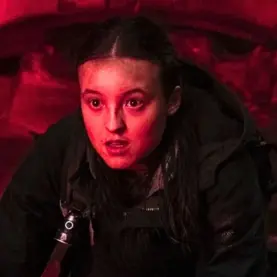 Bella Ramsey como Ellie na série The Last of Us