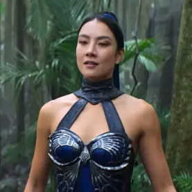 Kitana em batalha em Mortal Kombat II