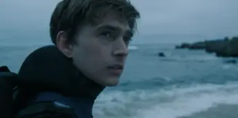 Austin Abrams em Dentro da Baleia