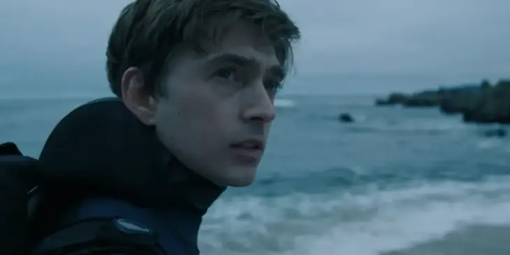Austin Abrams em Dentro da Baleia