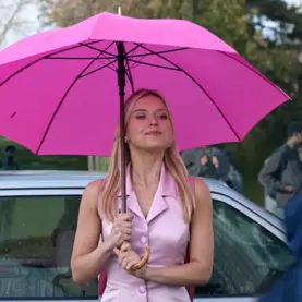 Jovem Elle Woods em série de Legalmente Loira