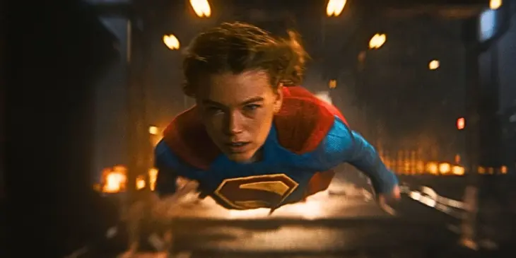Supergirl em cena de voo