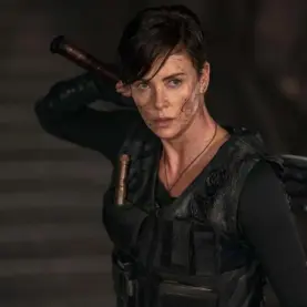 Charlize Theron em The Old Guard