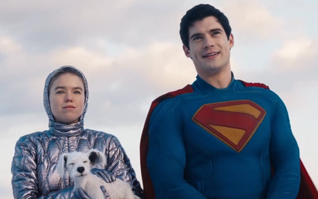 Milly Alcock como Supergirl e David Corenswet como Superman