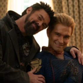 Karl Urban e Antony Starr em The Boys