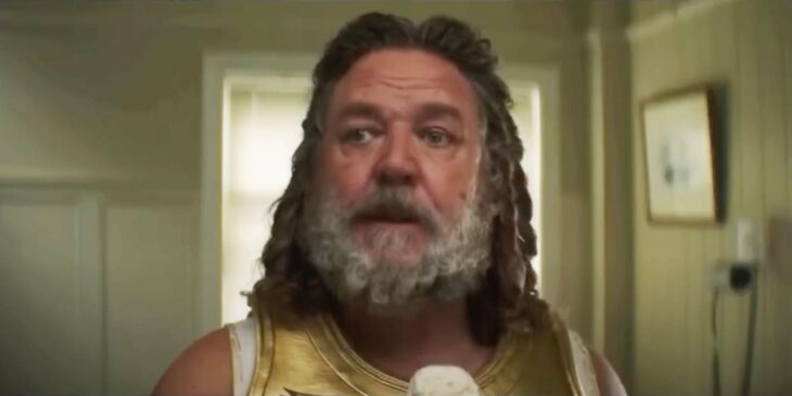 Russell Crowe como Zeus em Thor: Amor e Trovão