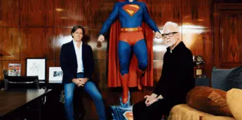 Peter Safran e James Gunn em escritório da DC Studios