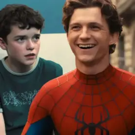 Owen Cooper e Tom Holland, o Homem-Aranha
