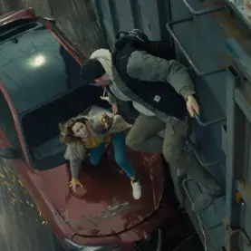 Emily Blunt e Josh O'Connor em Dia D, de Steven Spielberg
