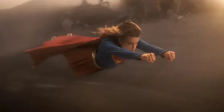 Milly Alcock como Supergirl