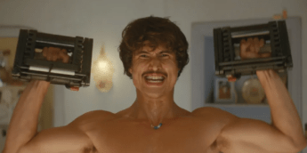 Charles Melton se junta a Matt Damon na nova ficção científica dos Daniels