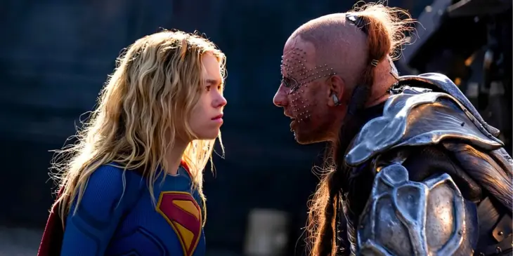 Supergirl diante de Krem