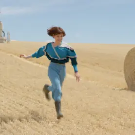 Jenna Ortega em Klara e o Sol, novo filme de Taika Waititi