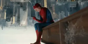 Tom Holland em Homem-Aranha: Um Novo Dia