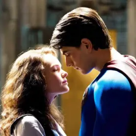 Kate Bosworth como Lois Lane e Brandon Routh como Superman em Superman: O Retorno