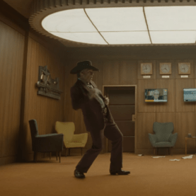 Digger: Trailer hilário mostra Tom Cruise mudando de herói a maluco conspiracionista