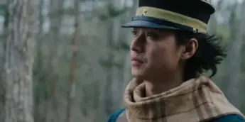 Kento Yamazaki como Saichi Sugimoto em cena de Golden Kamuy:: Invasão à Prisão Abashiri