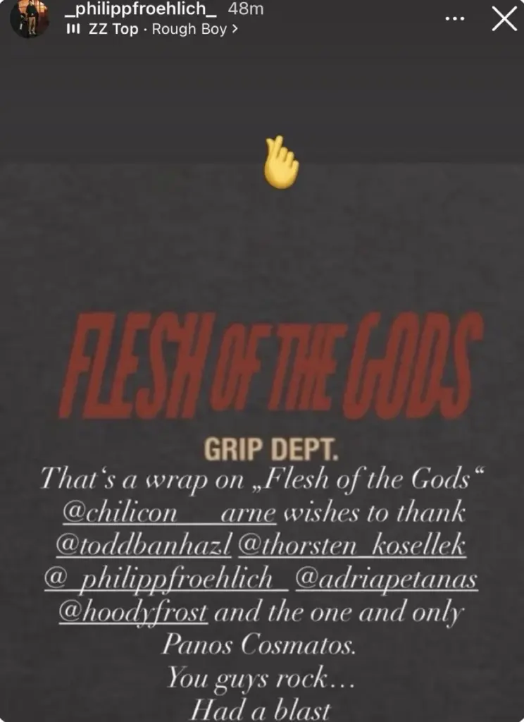 Membro da equipe de Flesh of the Gods anunciando o término da produção