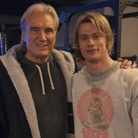 Dolph Lundgren e Nicholas Galitzine nos bastidores do reboot de Mestres do Universo