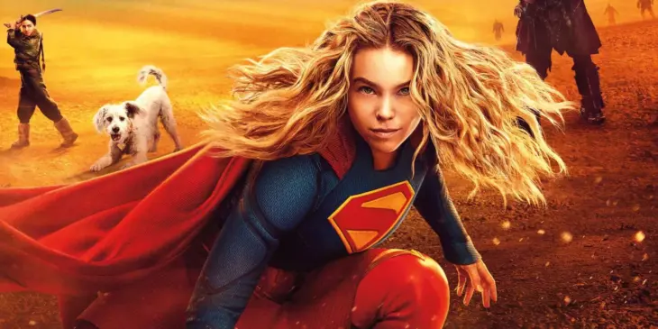 Supergirl em ação no espaço no DCU