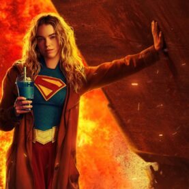 Milly Alcock como a Supergirl