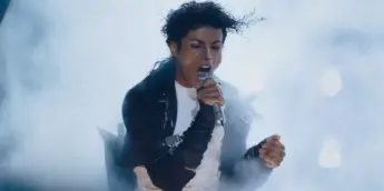 Jaafar Jackson como Michael Jackson
