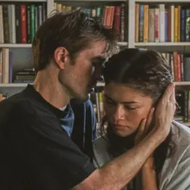 Robert Pattinson e Zendaya como casal em O Drama