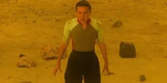 Eleven em luta final de Stranger Things