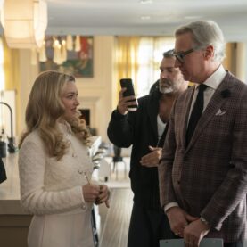 Amanda Seyfried e Paul Feig nos bastidores de A Empregada