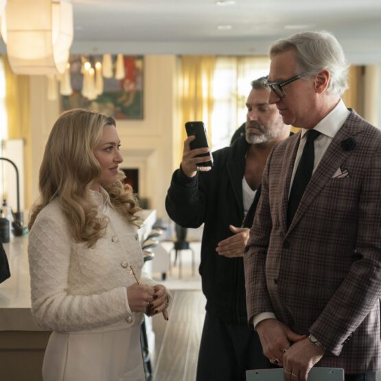 Amanda Seyfried e Paul Feig nos bastidores de A Empregada