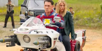 Jennifer Holland e John Cena em Pacificador