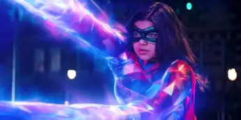 Iman Vellani em ação como Ms. Marvel
