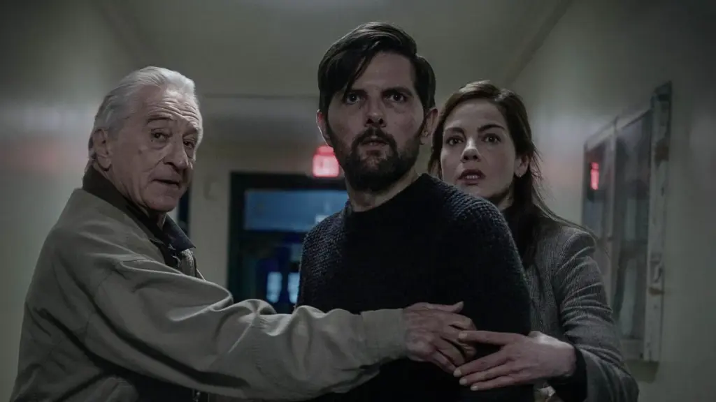 Robert De Niro e Adam Scott em O Homem que Sussurra