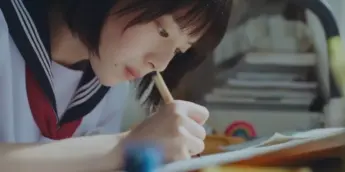 Fujino em cena do filme em live-action de Look Back