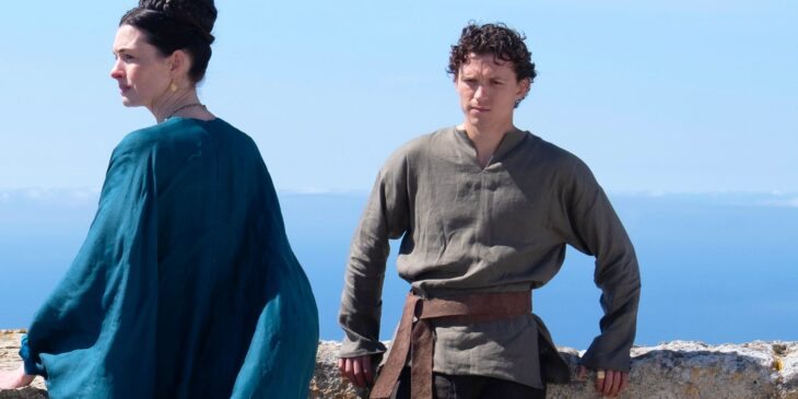 Anne Hathaway e Tom Holland em A Odisseia
