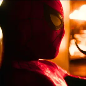 Homem-Aranha sendo atacado pelo Escorpião
