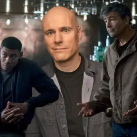 Lanternas: Damon Lindelof diz como experiência de Tom King na CIA foi fundamental para a série