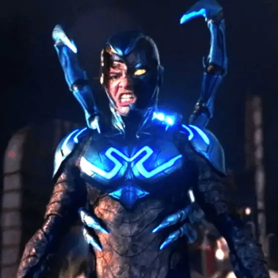 Xolo Maridueña em ação no filme do Besouro Azul